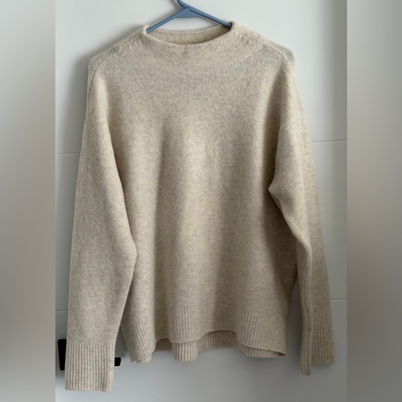 Uniqlo Sweaters - Uniqlo: Women’s Sweater (ptp approx 24.5in) - Size Medium (8% wool!)